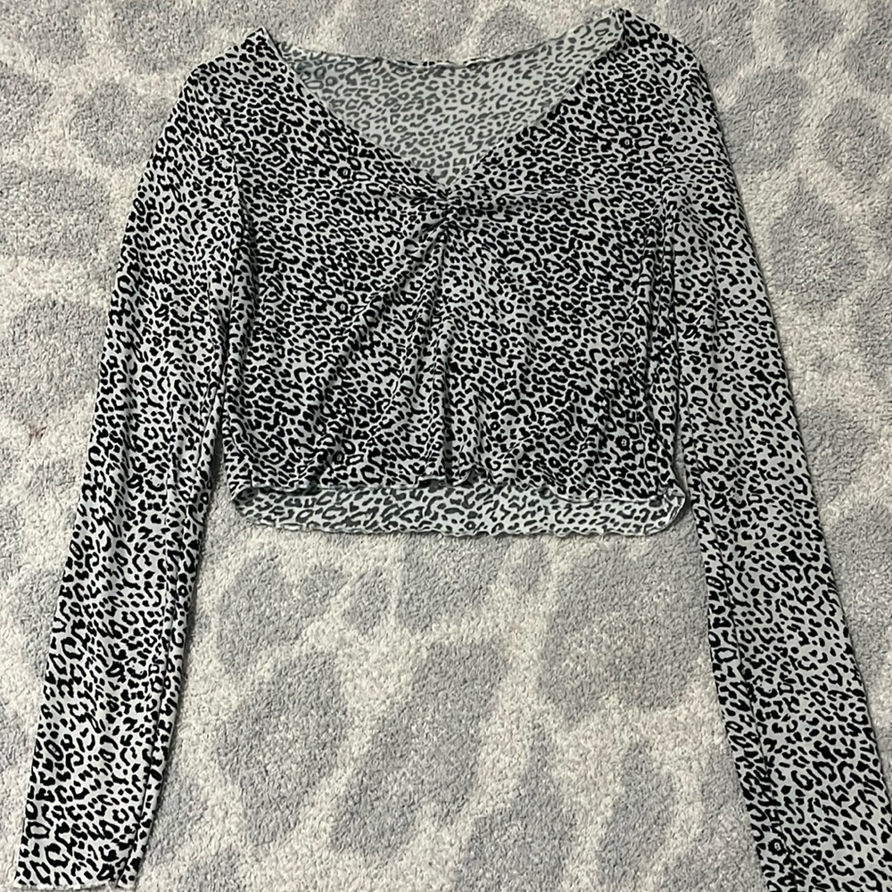 Women’s long sleeve leopard print crop top
